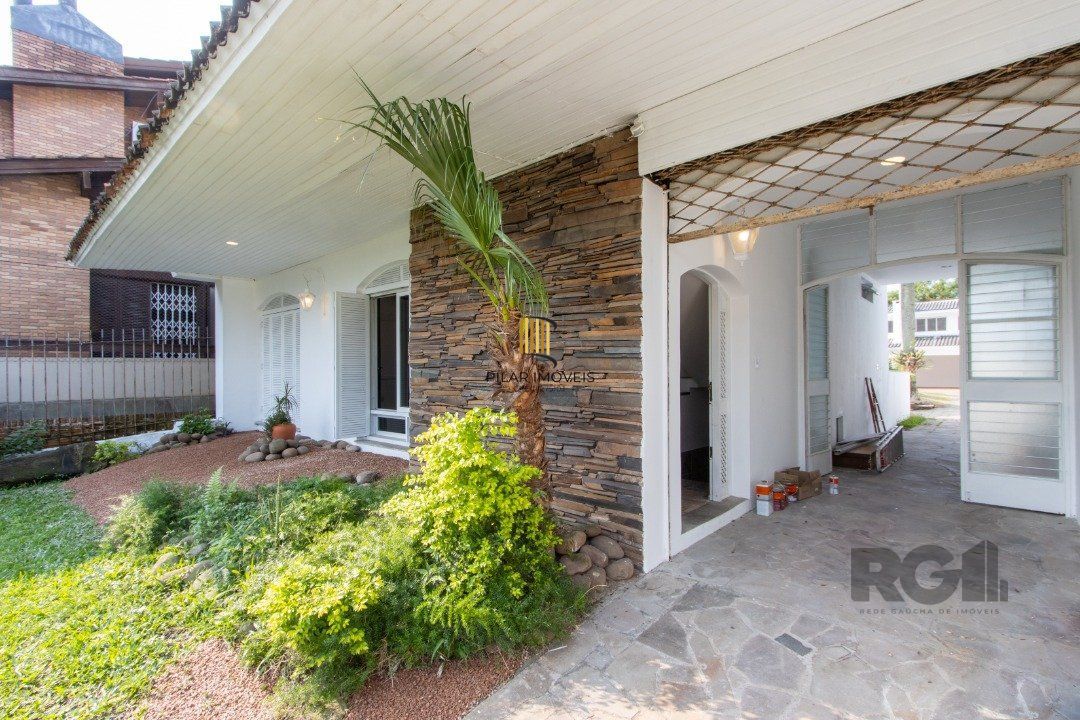 Casa para Venda - 337m², 3 dormitórios, sendo 1 suites, 3 vagas - Cristal
