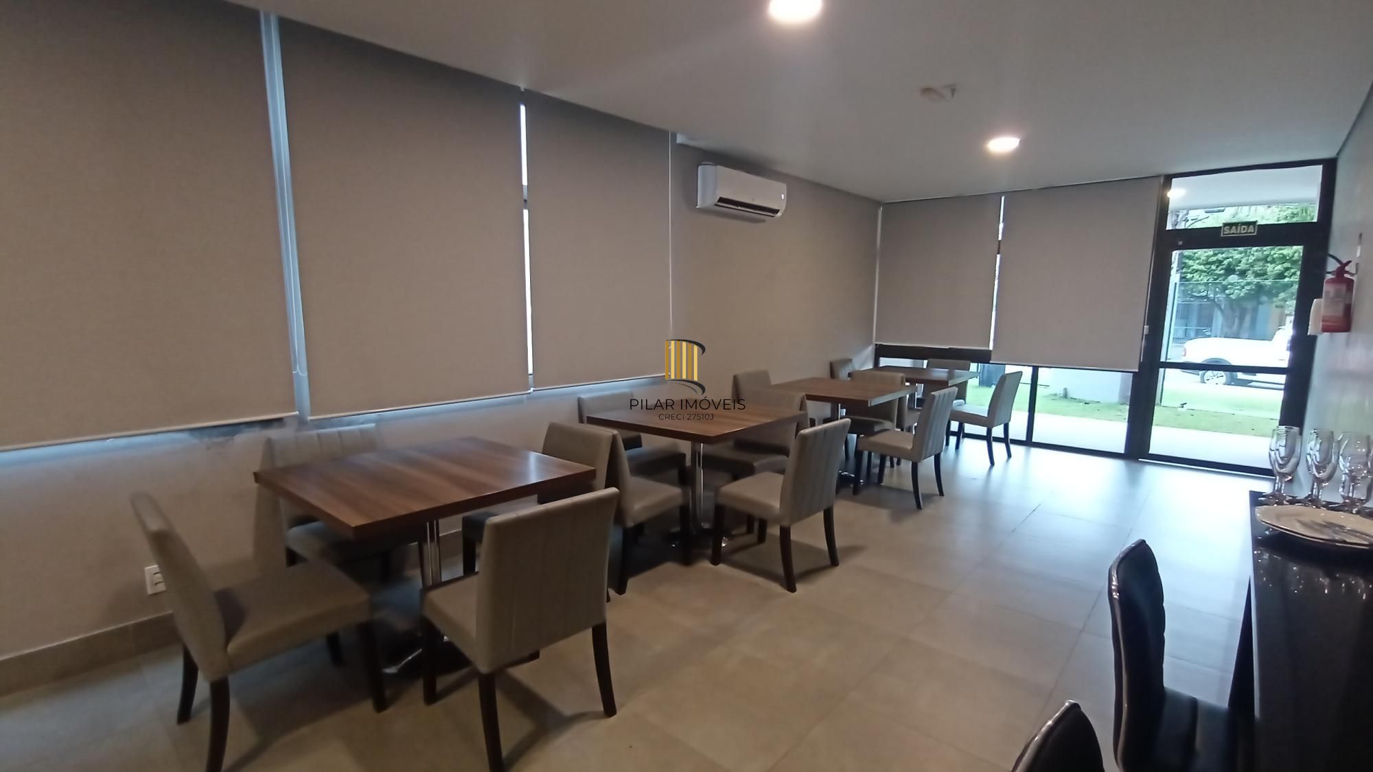 Apartamento com 3 dormitórios e 2 vagas, no bairro Ipanema