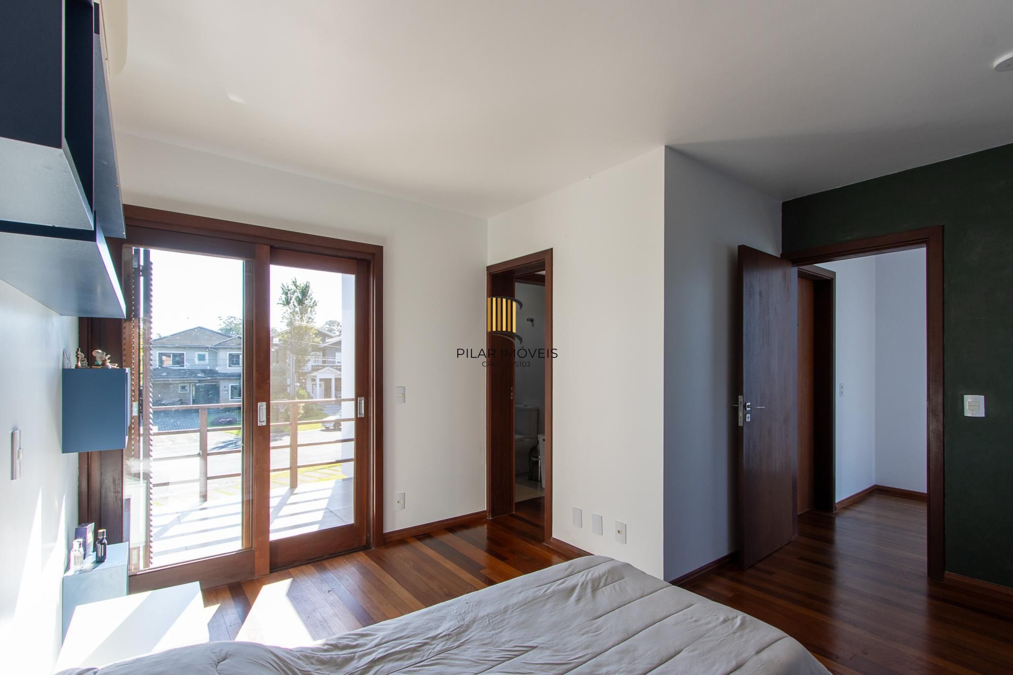Casa no Condominio Terra Ville.  3 suites, com fundo para o lago.