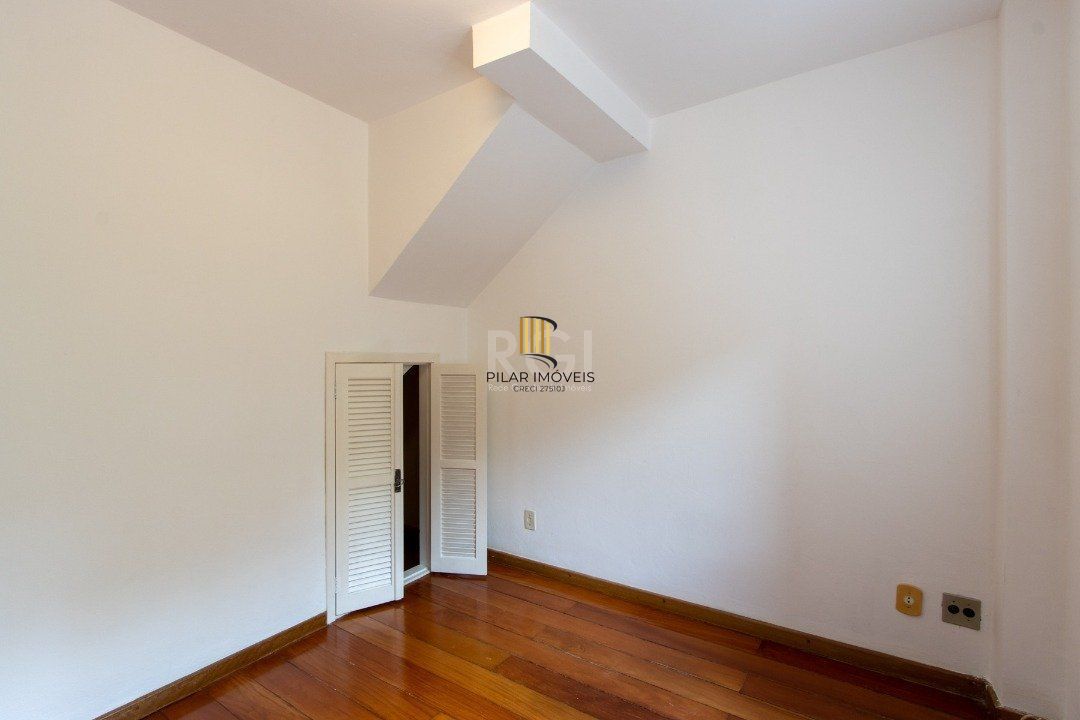 Sobrado com 300m² à venda, 3 quartos, 1 suite, 2 vagas - Bairro Espírito Santo