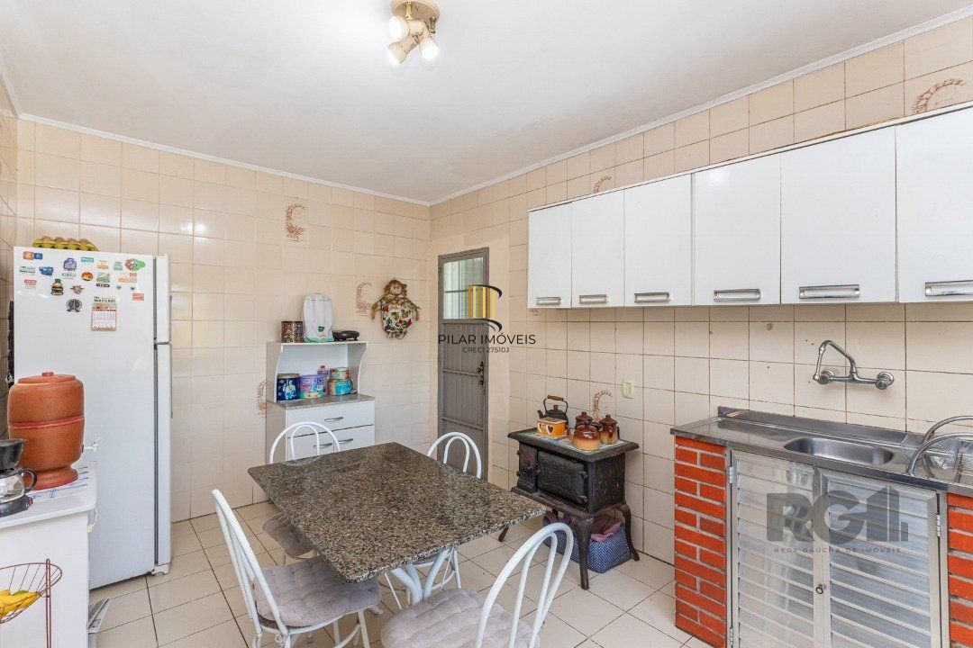 Casa com 3 Quartos à Venda, 293 m² por R$ 650.000