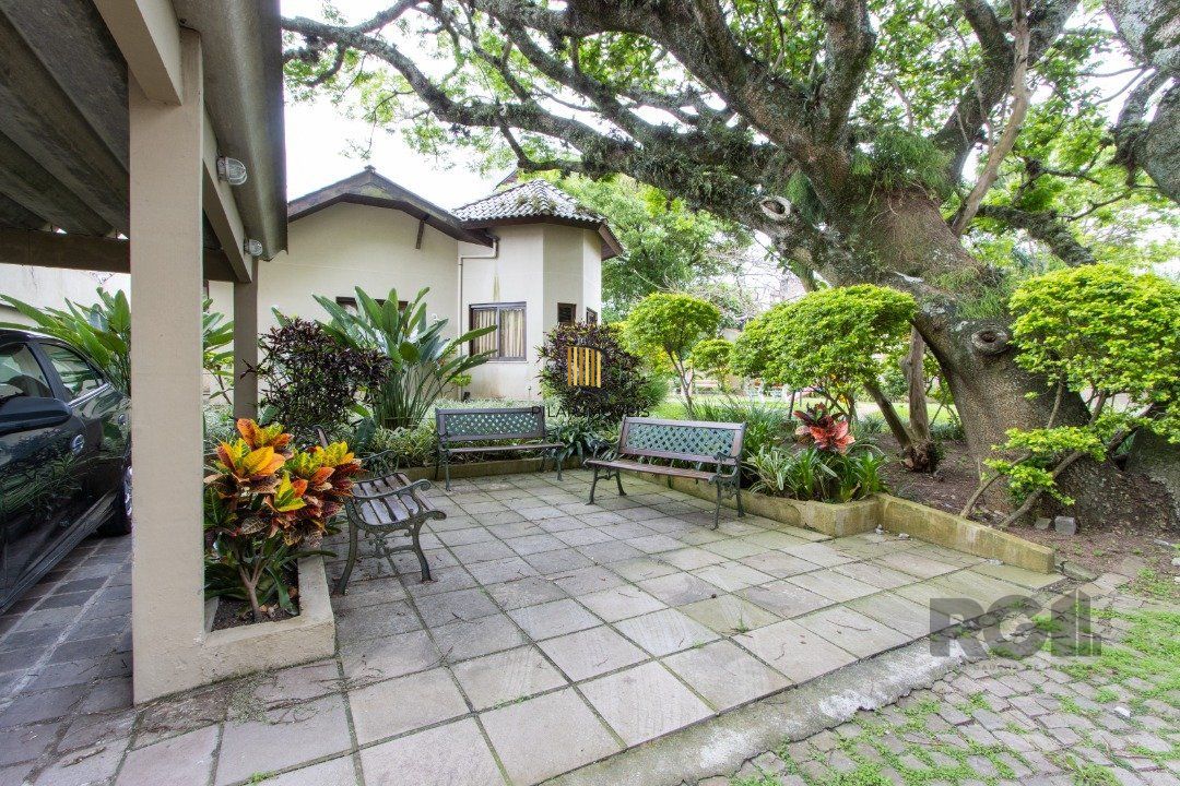 Apartamento semi mobiliado de 3 quartos com suíte no bairro Tristeza junto ao Colégio Mãe de Deus