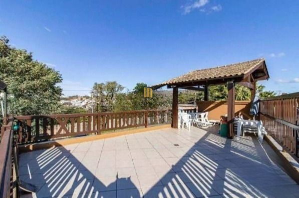Casa em condomínio com 3 dormitórios, suíte, espaço gourmet.