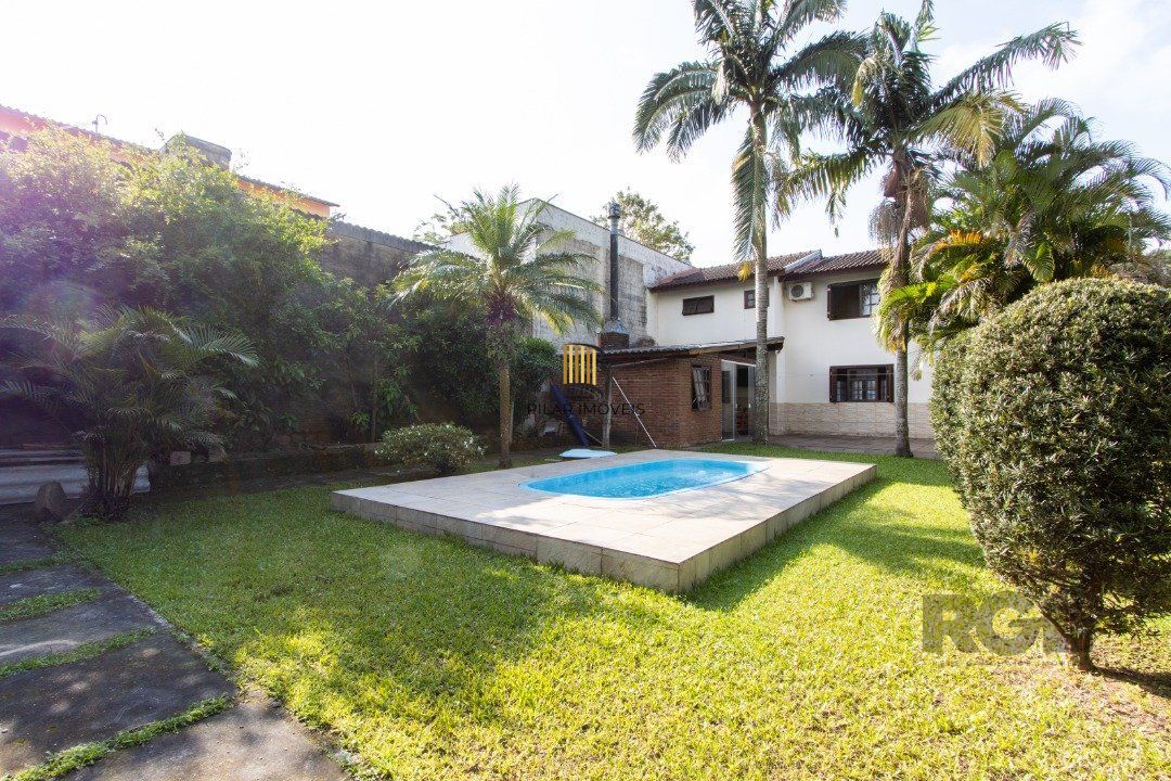 Casa 3 dormitórios no bairro Camaquã