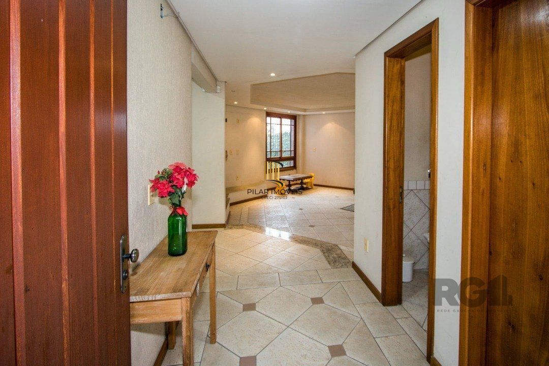 Sobrado com 6 suites, lareira, lavabo, pátio - Bairro Belém Velho