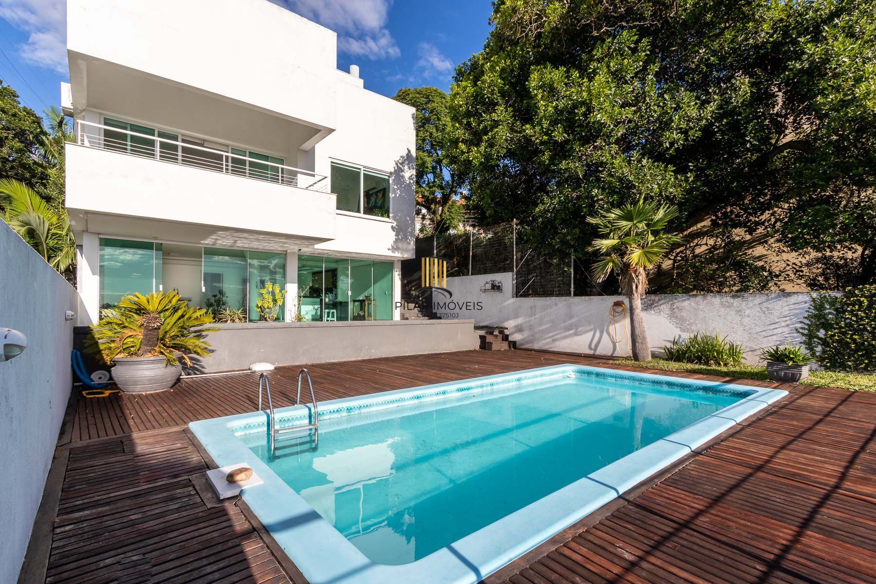 Casa para Venda - 470m², 3 dormitórios, sendo 1 suites, 6 vagas - Nonoai