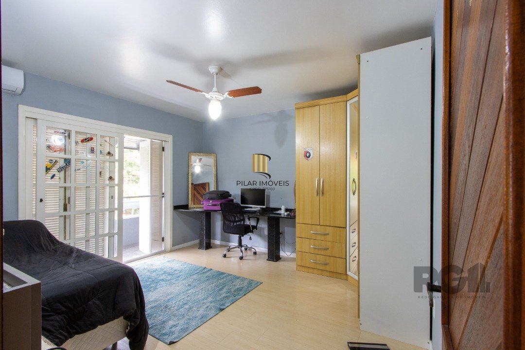 Casa 4 dormitórios no bairro Ipanema