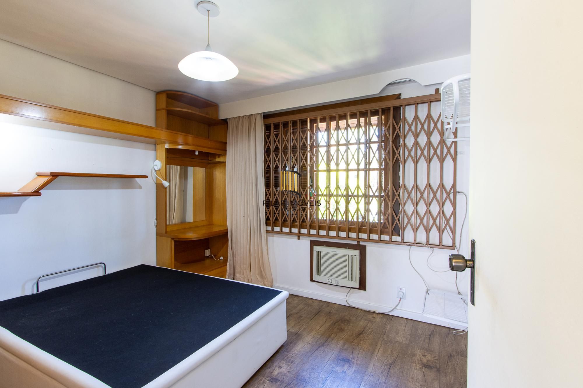 Casa em condomínio, 2 dormitórios, 1 vaga escriturada - Bairro Cavalhada