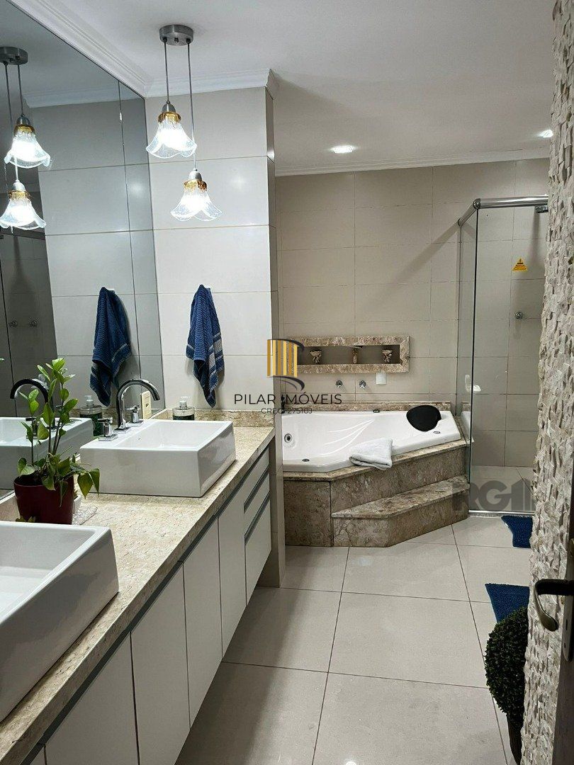 Casa 3 dormitórios no bairro Medianeira