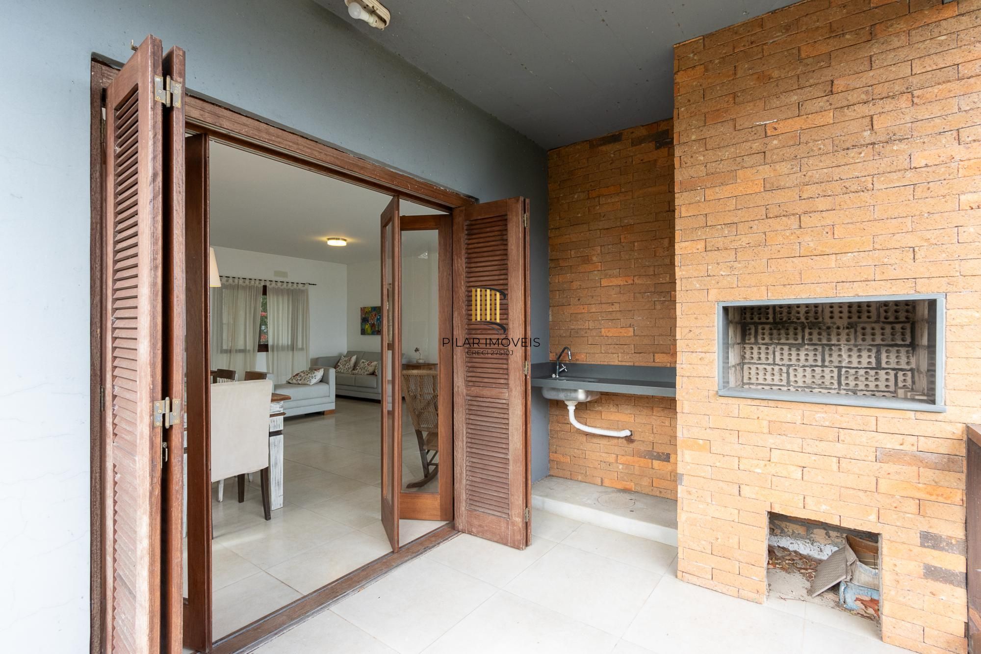 Casa com 6 quartos à venda  bairro Espírito Santo, Porto Alegre.