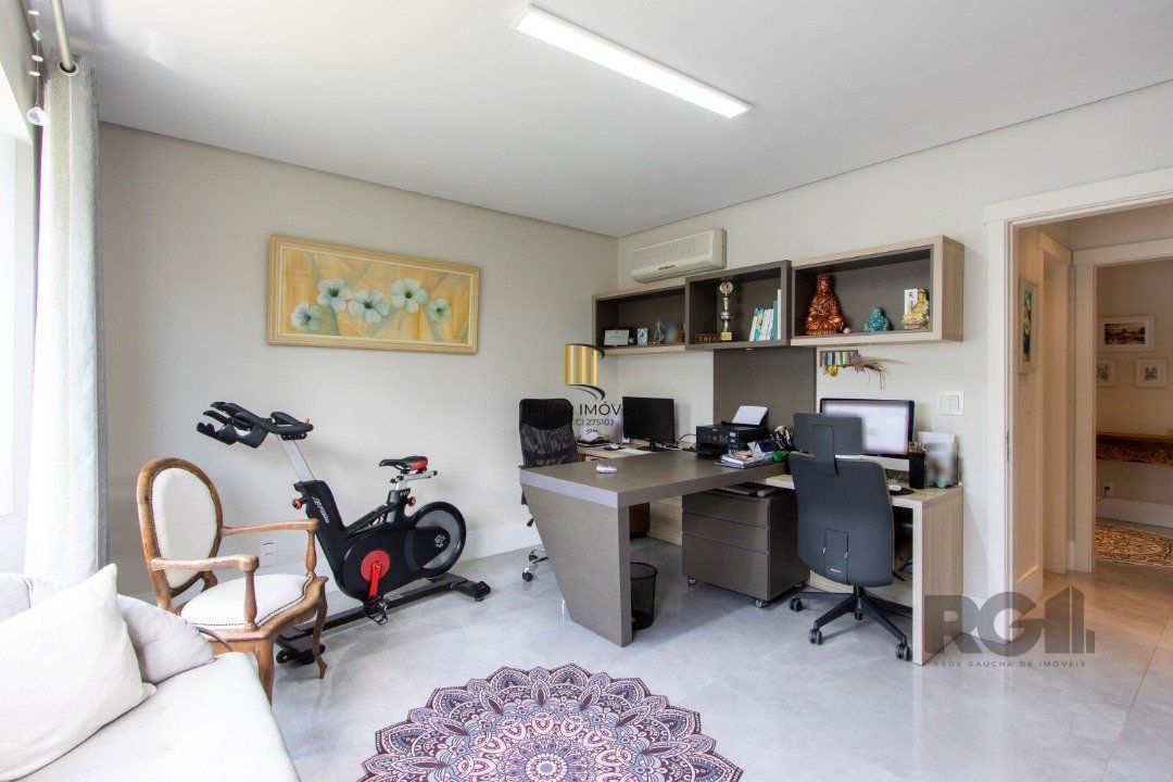 Excelente residência no Condomínio Terra Ville com aproximadamente 474,74m² privativos.