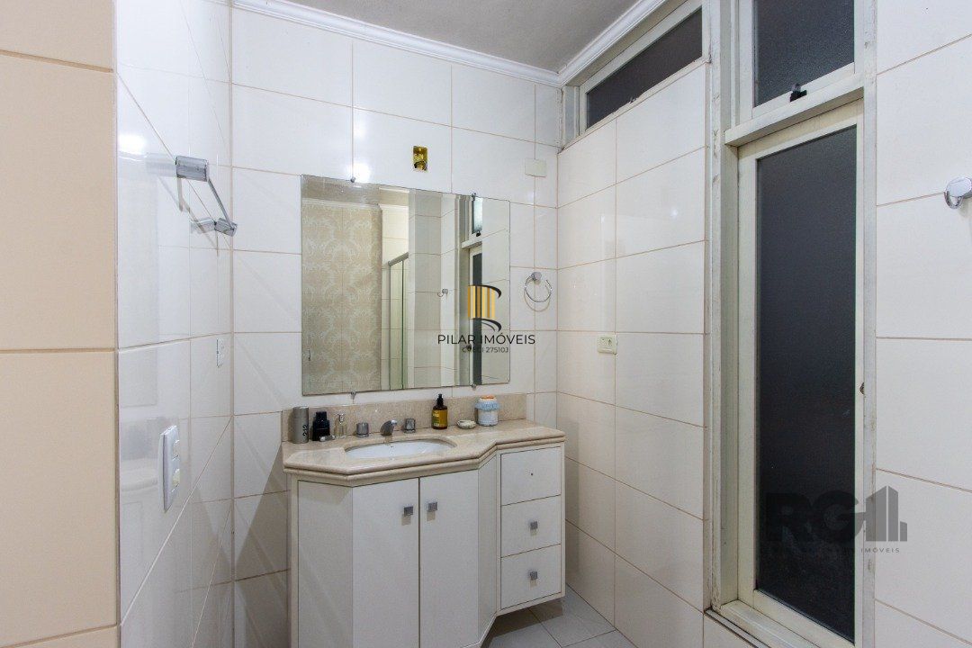 Apartamento de  186,66m2, 4 dormitórios, 1 suíte, 3 banheiros, 4 vagas,no bairro Rio Branco.