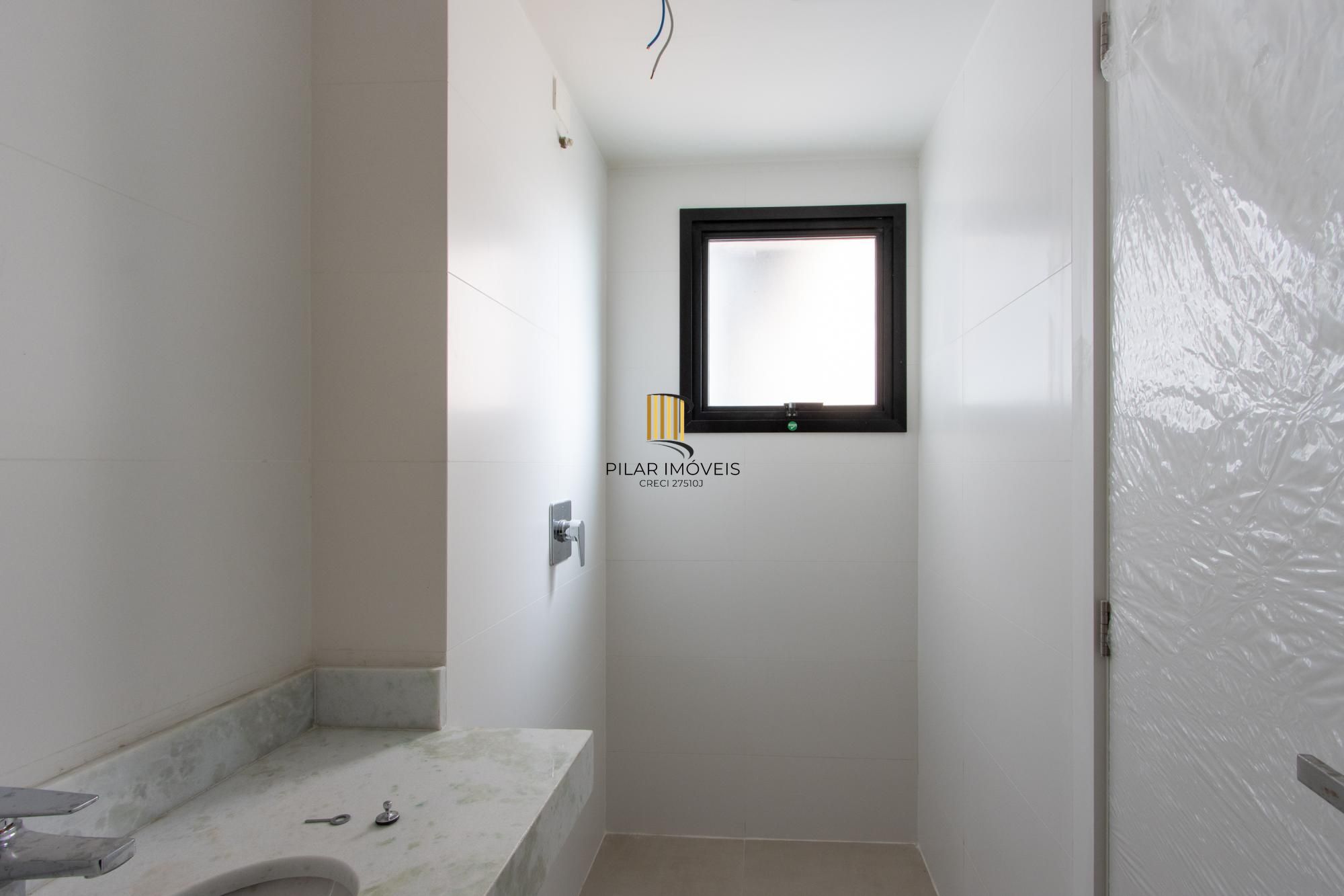 Infra Completa 3 Dormitórios sendo 1 suíte 1 Banheiro social acesso para os dois quartos. churrasqueira e lareira.