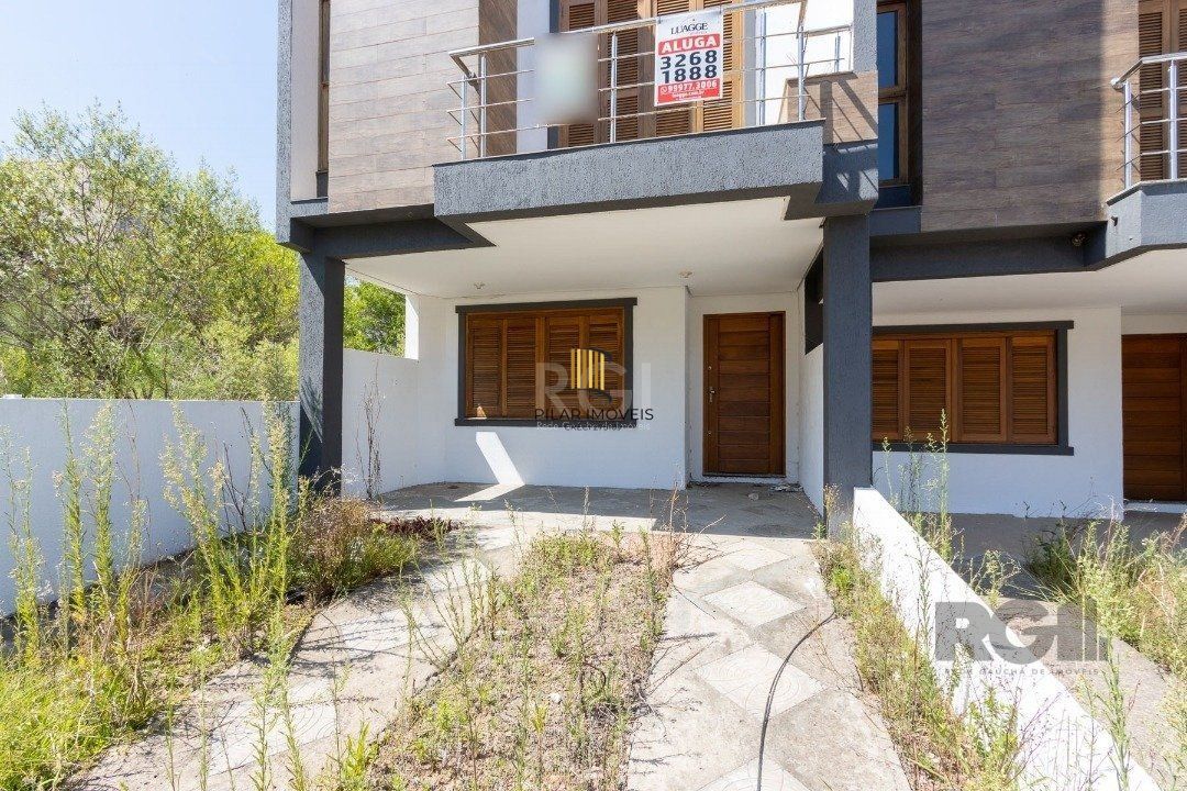 Casa 3 dormitórios no bairro Guarujá