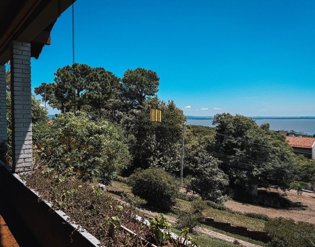 Casa bairro Sétimo Céu, 463m² privativos, vista privilegiada do Rio Guaíba em terreno de 1.423m².