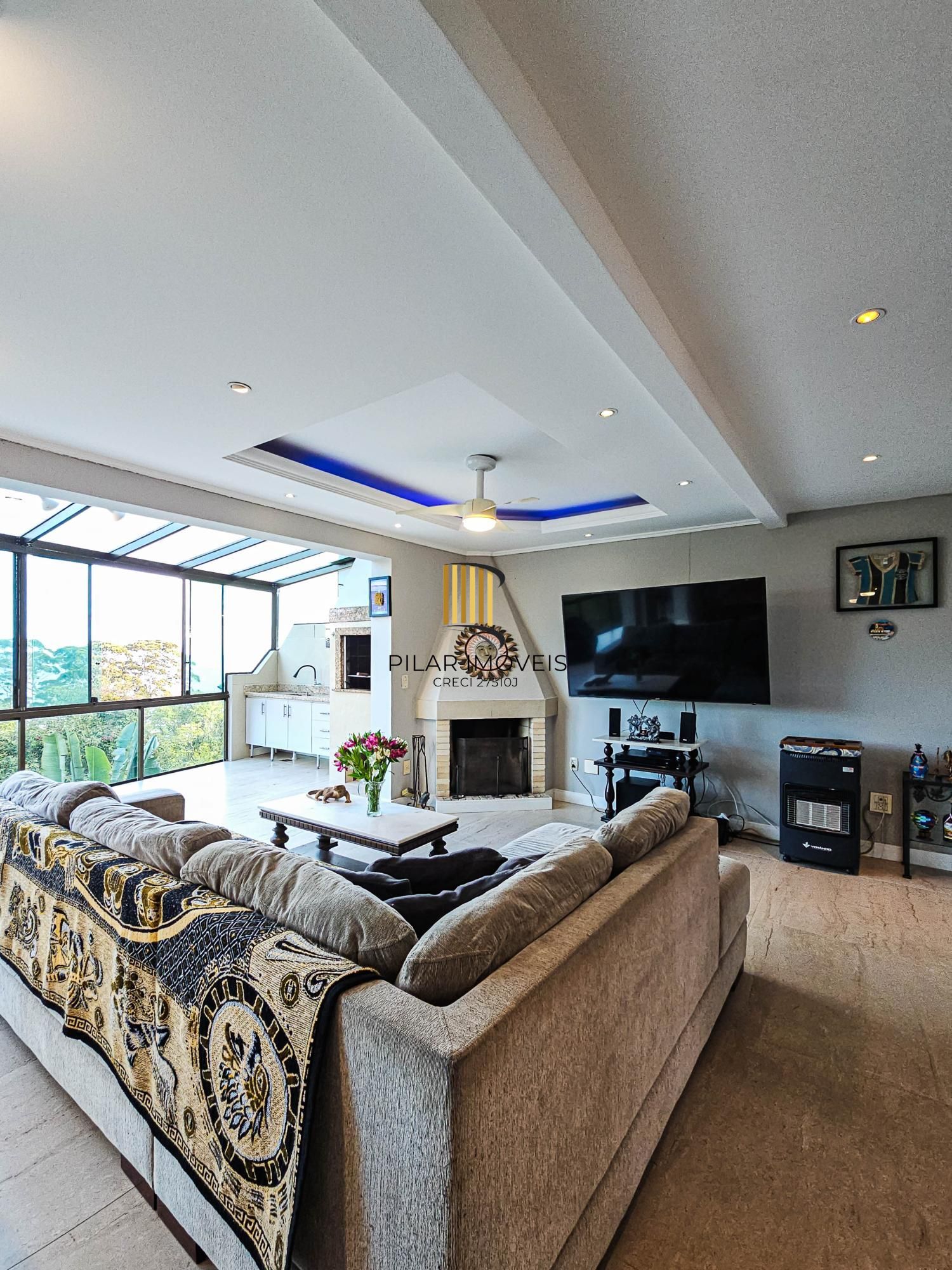 Casa na Vila Conceição, 3 dormitórios, 1 suíte, churrasqueira, lareira, 4 vagas, piscina aquecida e vista perene para o Rio.