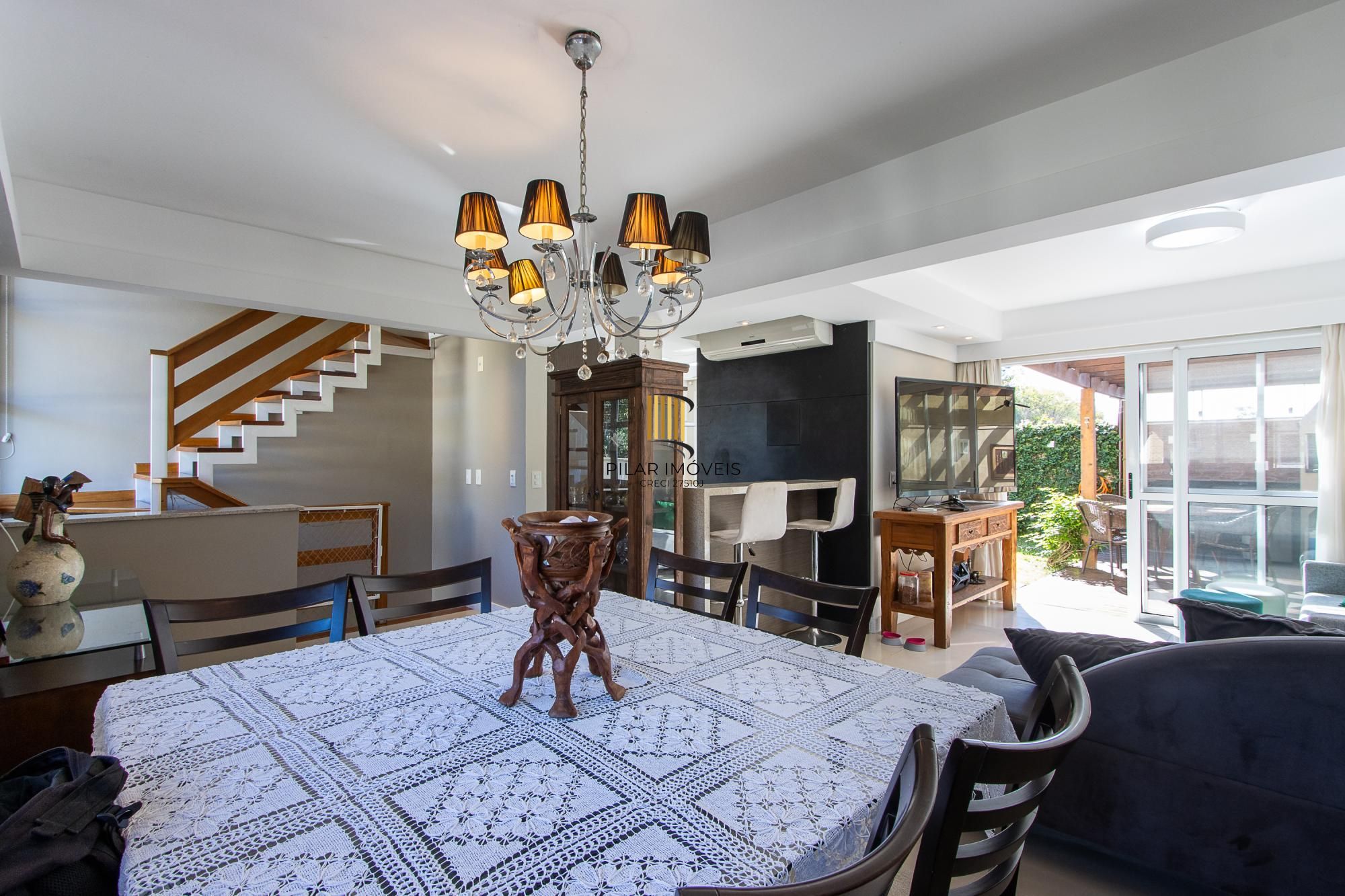 Casa condomínio | 3 dormitórios | 1 Suíte | 240,82 Privativos | 2 Vagas | Bairro Teresópolis