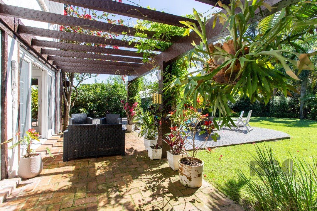 Casa para venda - 321m² - 4 suítes - Chapéu do Sol