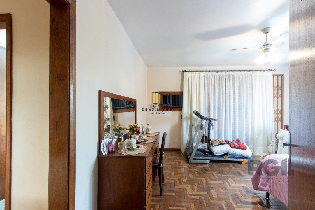 Casa 4 dormitórios no bairro Cristal