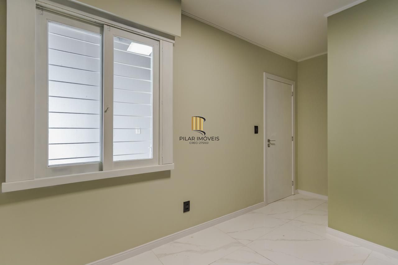 Casa de 3 dormitórios á venda no Jardim Lindóia em Porto Alegre