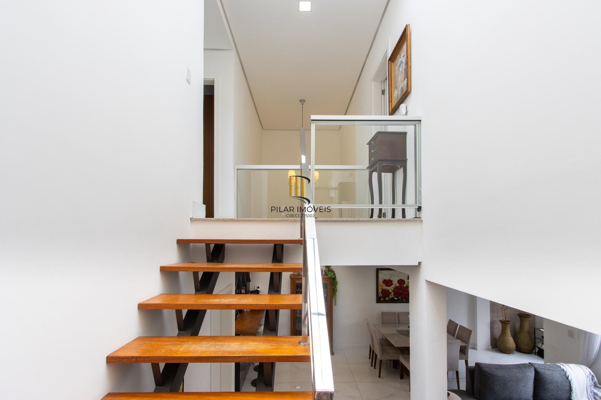 Excelente casa de alvenaria, 4 dormitórios, 2 suítes e 2 vagas de garagem.