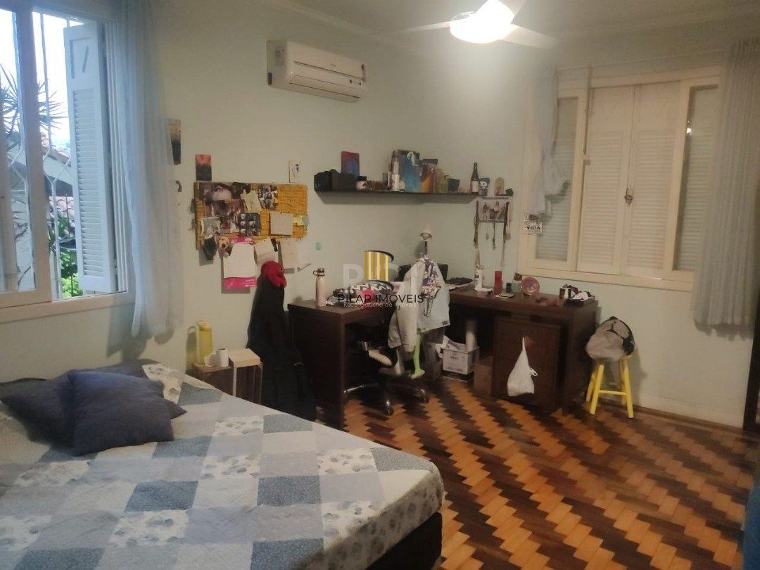 Casa para Venda - 205m², 3 dormitórios, sendo 1 suites, 2 vagas - Santo Antonio