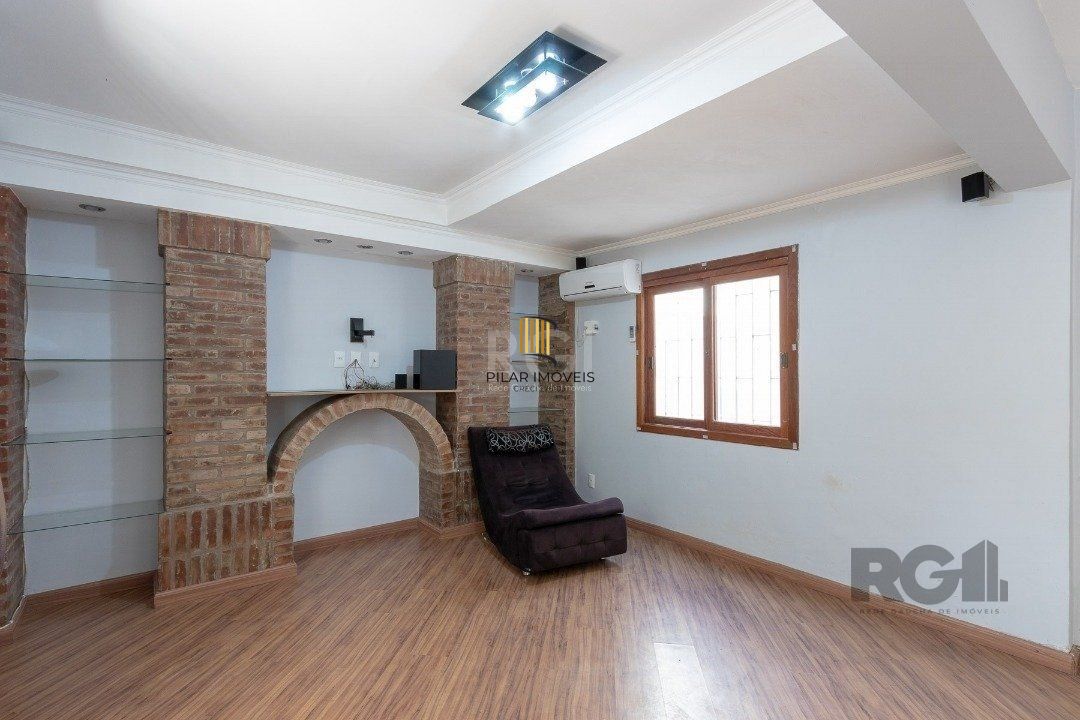 Casa em condomínio com 3 dormitórios, 3 banheiros no bairro Cristal