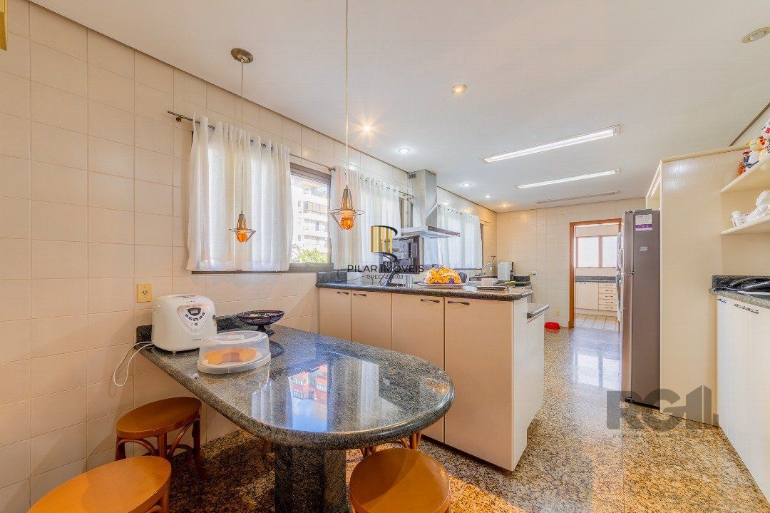 Apartamento 4 dormitórios no bairro Moinhos de Vento