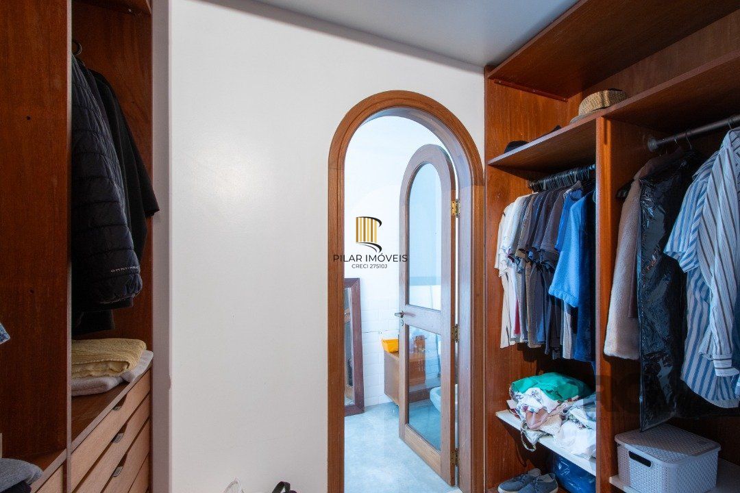 Casa para Venda - 645m², 4 dormitórios, sendo 4 suites, 11 vagas - Tristeza
