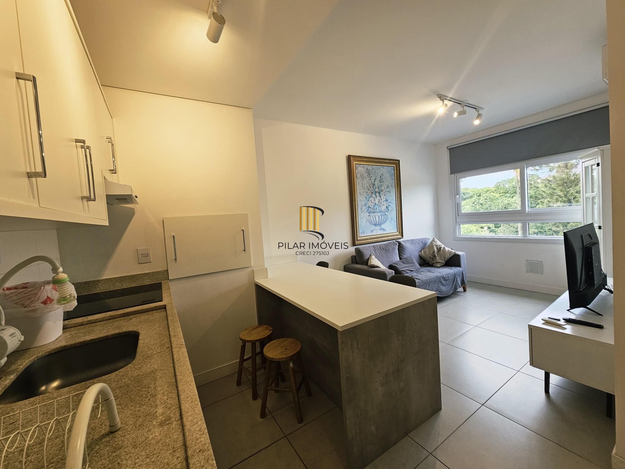 Apartamento mobiliado, 2 dormitórios, com vaga escriturada - Cidade Baixa