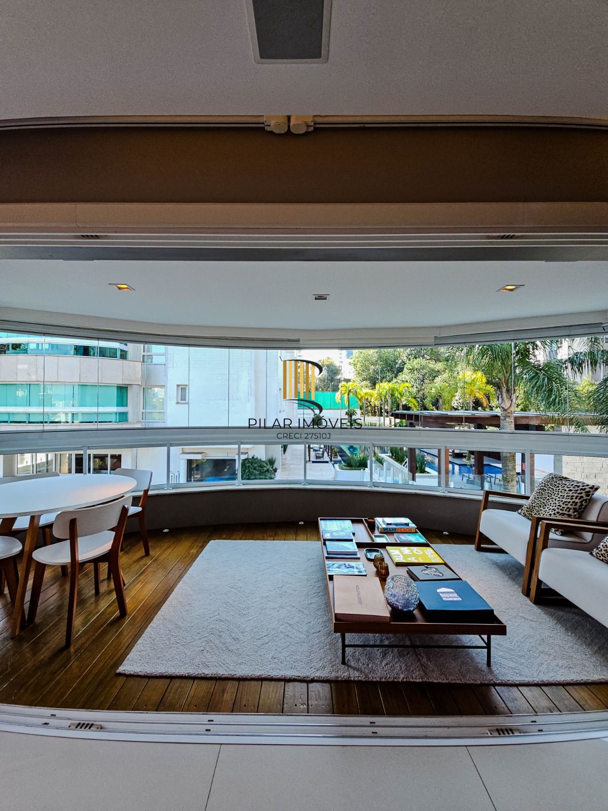 Apartamento com 202m², 3 suítes, lareira, churrasqueira, 3 vagas, infraestrutura completa, no Bela Vista.