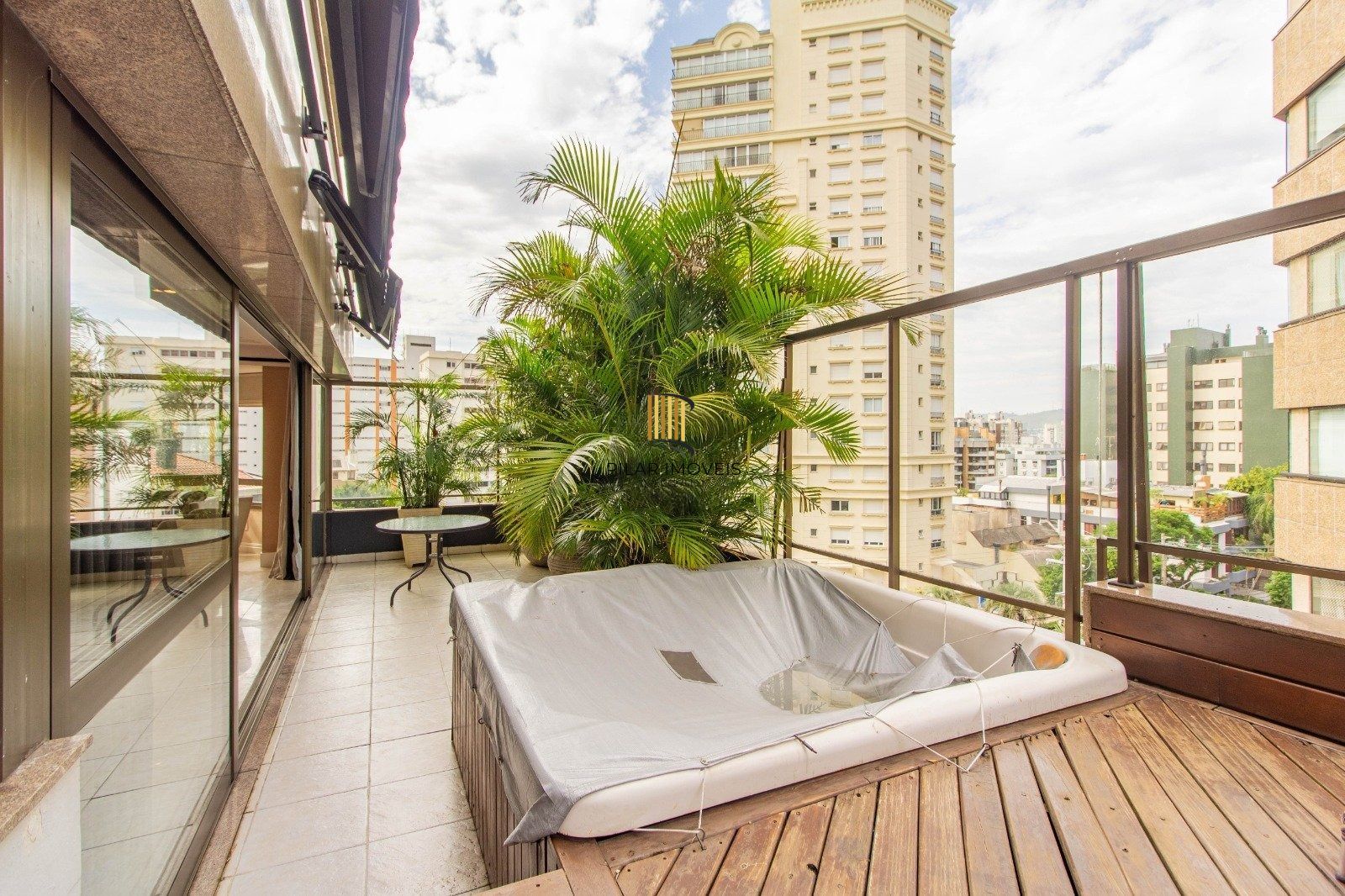 Apartamento Garden com 202m² e 3 dormitórios, 3 suítes, 3 vagas