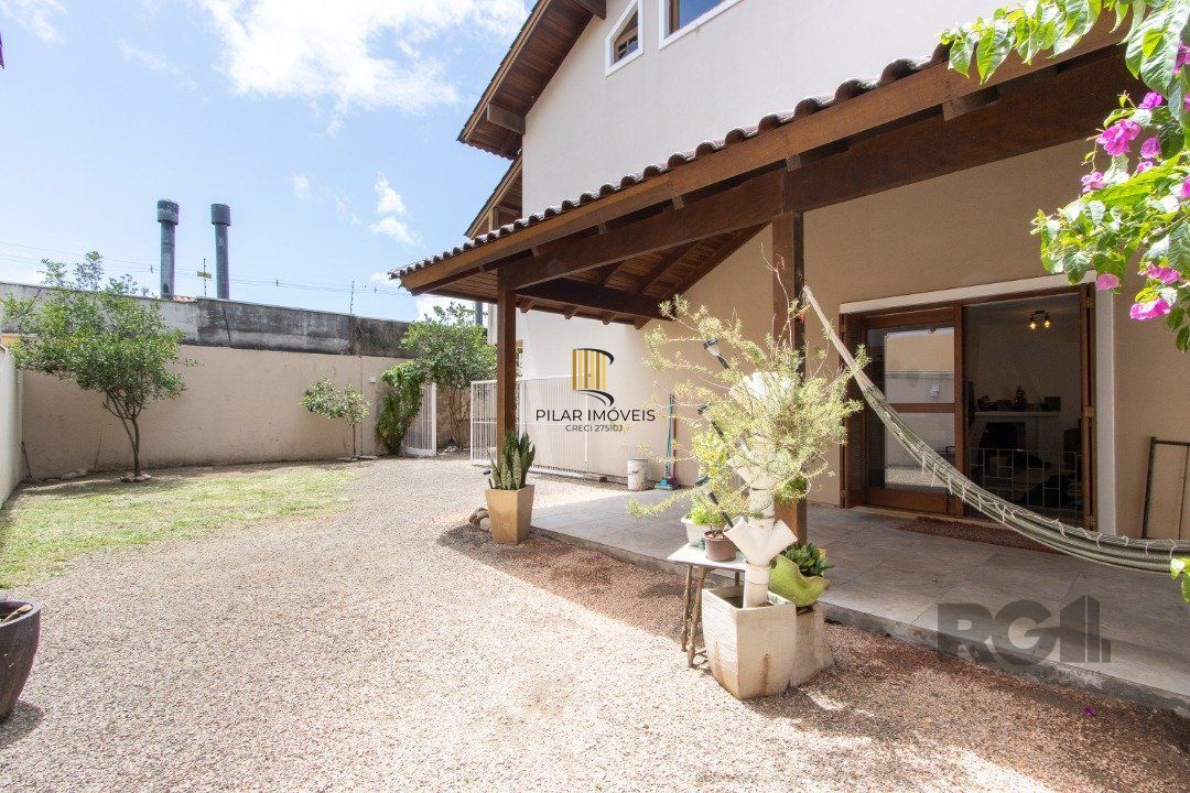Casa 4 dormitórios no bairro Hípica