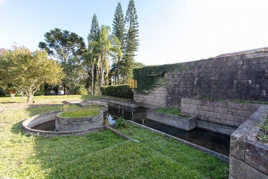 Casa Condomínio a Venda - 880m², 5 dormitórios, sendo 2 suítes, a master com lareira, 4 vagas - Cavalhada