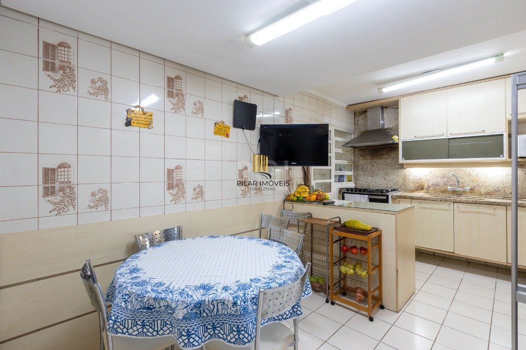Casa Condominio para Venda - 300m², 4 dormitórios, sendo 2 suites, 2 vagas - Ipanema