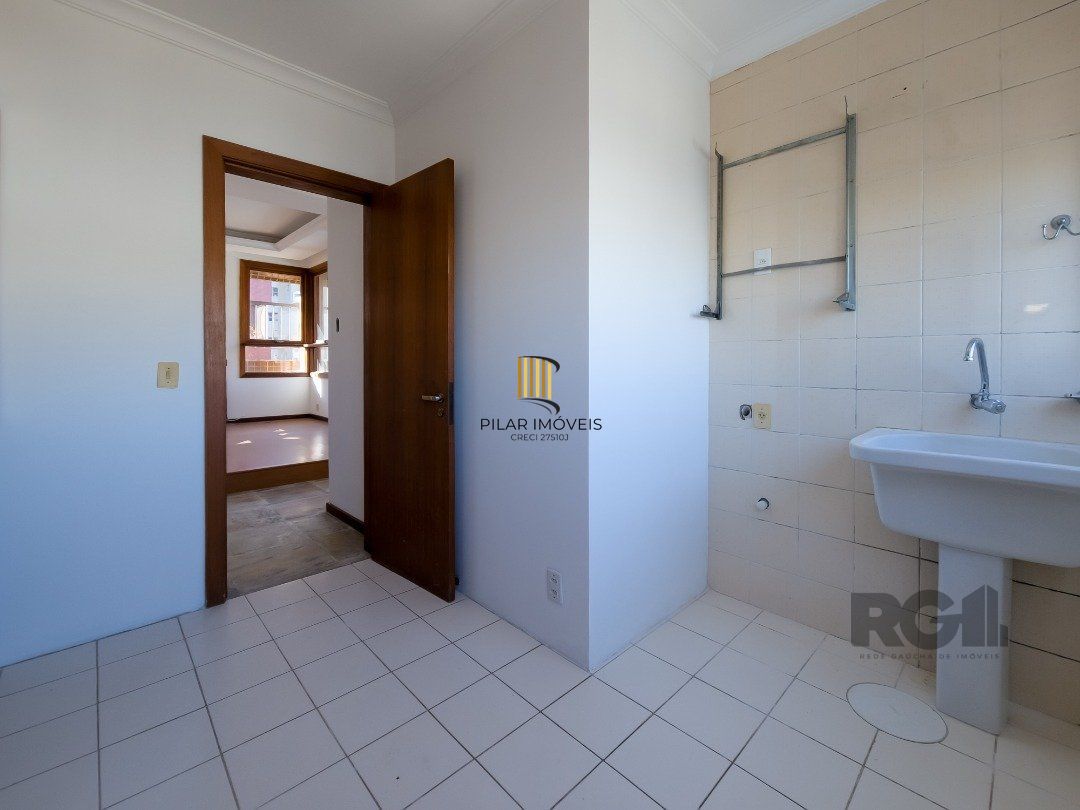 Cobertura com 222m² privativos, 3 quartos, 1 suite, lareira, piscina, 2 vagas no Bairro Rio Branco