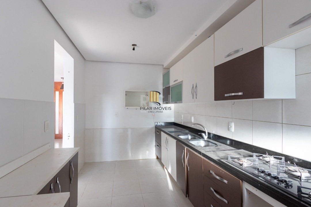 Casa para Venda - 233.34m², 3 dormitórios, sendo 1 suites, 4 vagas - Tristeza