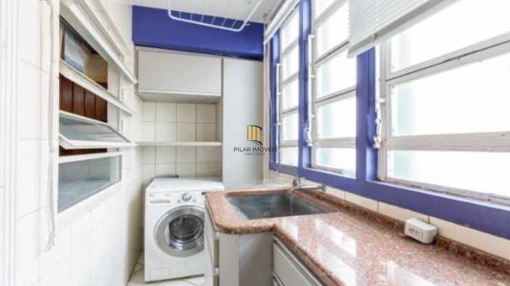 Apartamento amplo e bem localizado no Menino Deus!!