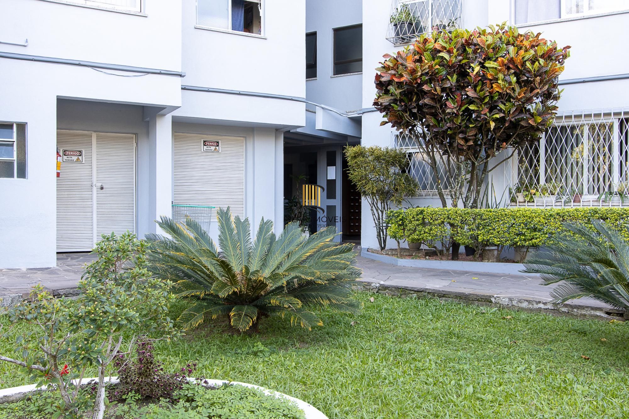 Apartamento de 2 quartos, living, cozinha planejada, área de serviço e 1 vaga.