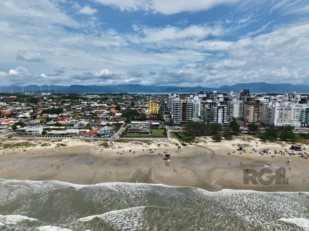 APARTAMENTO COM TERRAÇO E VISTA PARA O MAR, À VENDA  EM CAPÃO DA CANOA 