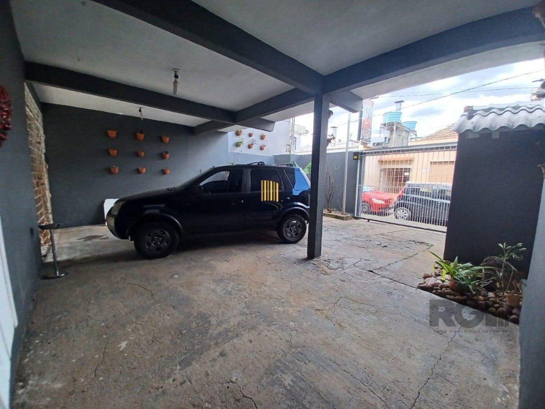 Casa 4 dormitórios no bairro Navegantes