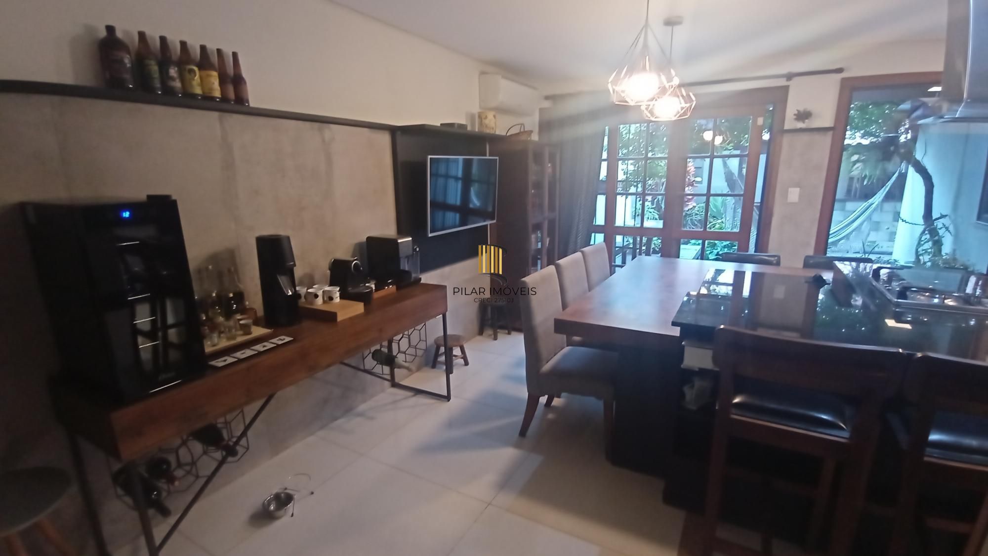 Casa de Condomínio com 3 Suítes, no bairro Tristeza