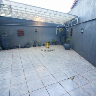 Apartamento de 2 dormitórios, 1 suíte, closet e 2 vagas de garagem .