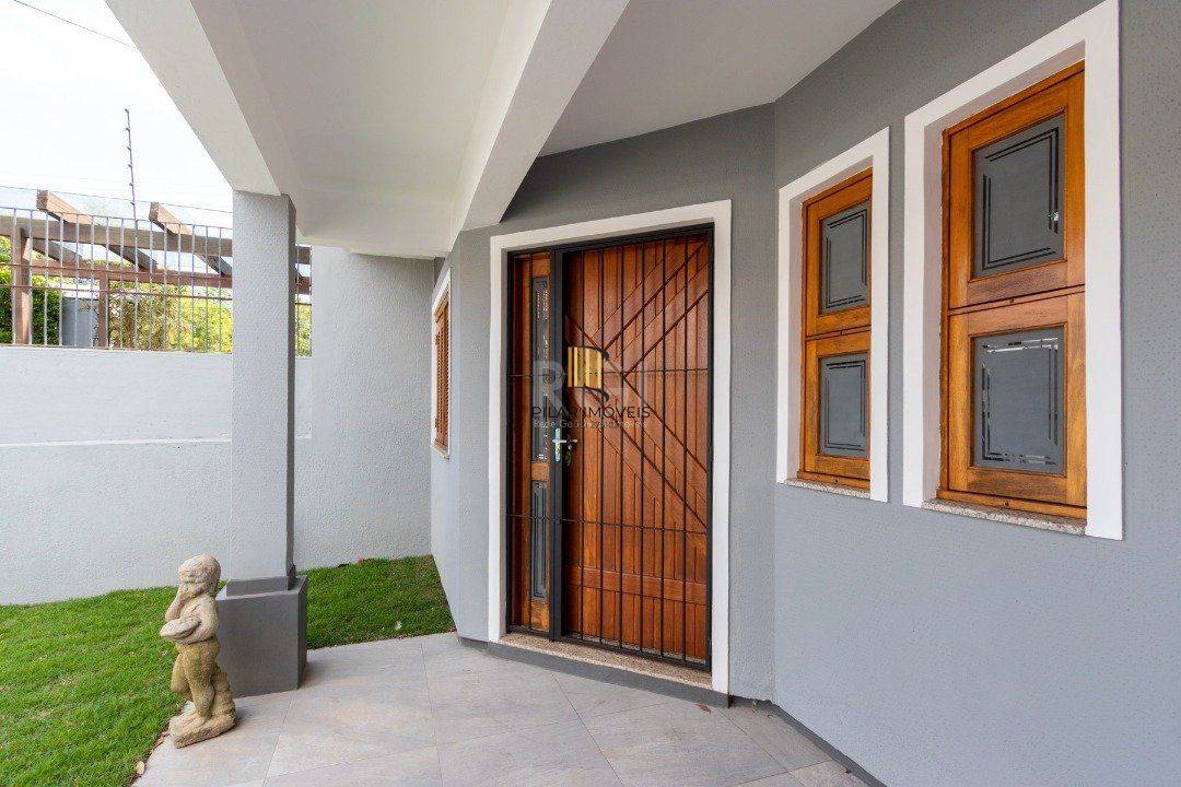 Casa para Venda - 247m², 3 dormitórios, sendo 1 suites, 4 vagas - Vila Nova