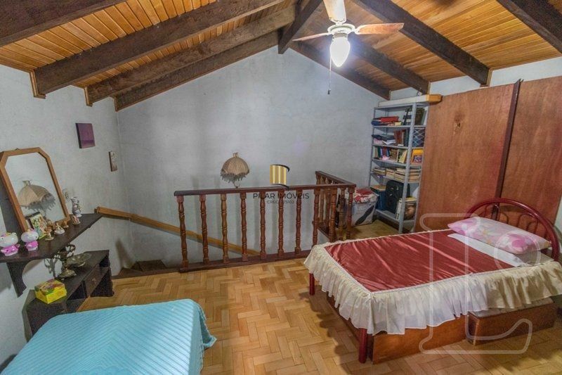 Sobrado para Venda - 241m², 4 dormitórios, sendo 1 suites, 1 vaga - Camaquã