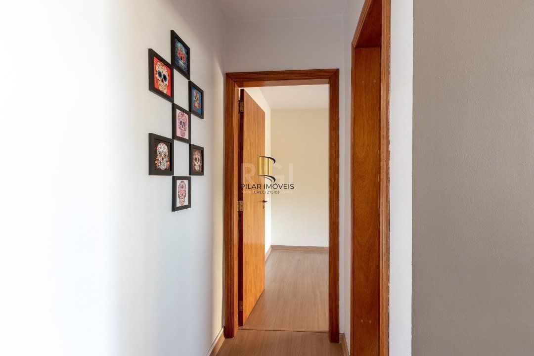 Apartamento de 1 dormitório, living, cozinha, área de serviço e banheiro social.