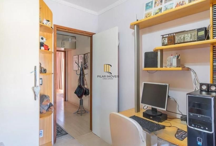 Linda casa com 3 dormitórios, sendo 1 Suíte, Sala Ampla no Condomínio de Ótima Localização