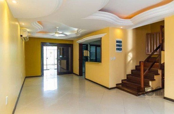 Casa para Venda - 167m², 3 dormitórios, sendo 1 suites, 7 vagas - Hípica