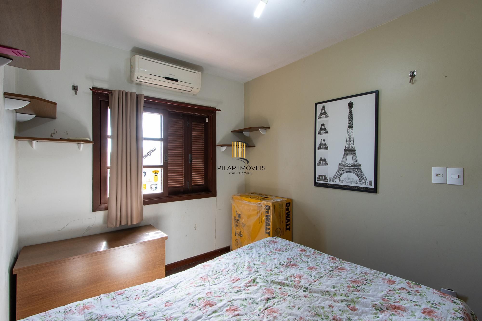 Casa 4 dormitórios no bairro Vila Nova