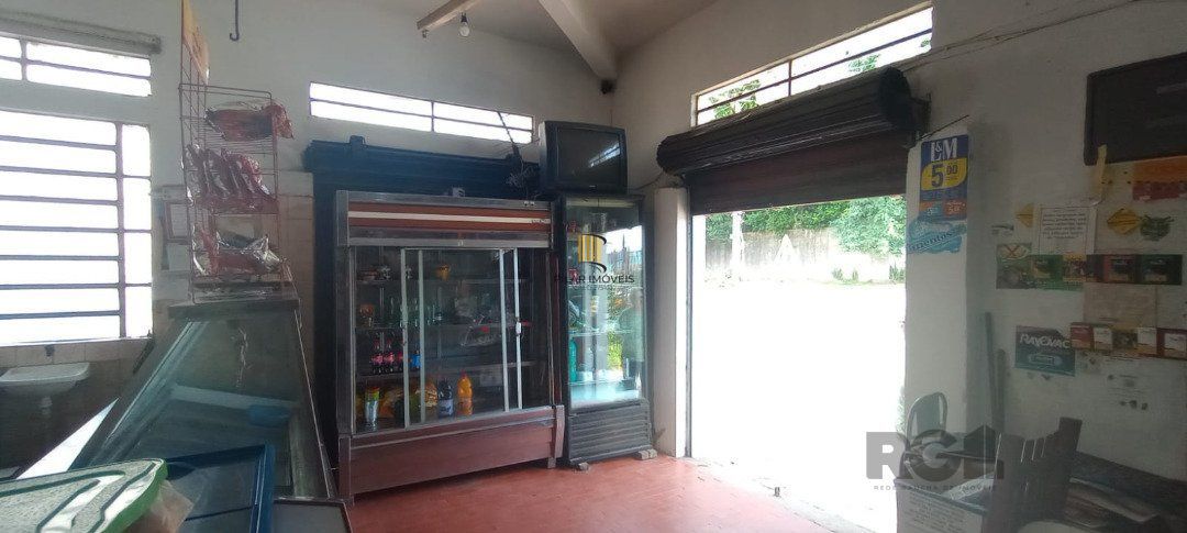 Casa de 3 dormitórios com piscina no Bairro Cristal.